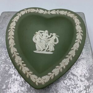 Vintage Wedgwood Sage Green Pottery Heart Shaped Dish/Trinket Jasperware England